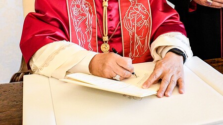 Papst Leo XIV. unterzeichnet Apostolisches Schreiben