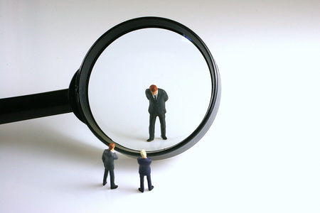 Figuren und Lupe www.BilderBox.com, Erwin Wodicka