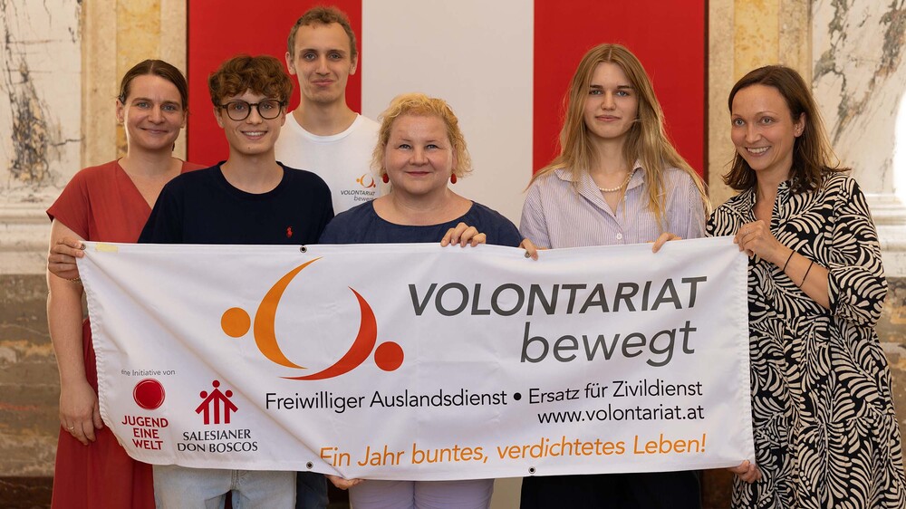Bundesministerin Korinna Schumann würdigte junge Freiwillige für Auslandseinsätze / VOLONTARIAT bewegt/ Clemens Manser i.A. des Sozialministeriums Bundesministerin Korinna Schumann würdigte junge Freiwillige für Auslandseinsätze