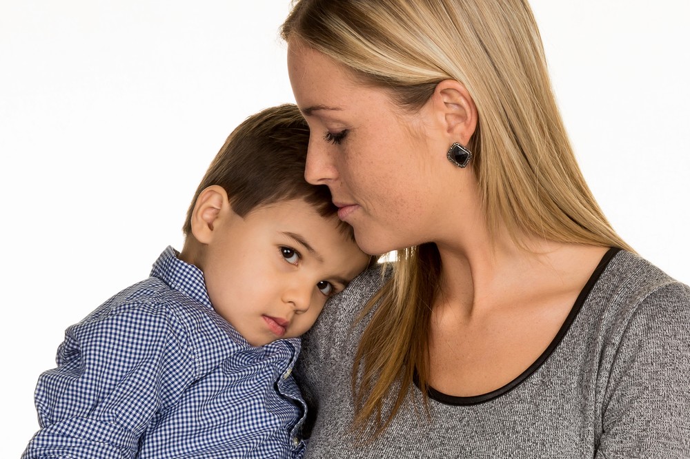 Mutter und Sohn, Symbol f?r Liebe, F?rsorge, alleinerziehende Mutter