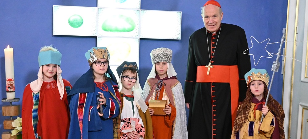 Auftakt zur Sternsingeraktion 2023 am 27. Dezember 2022 mit einem Besuch bei Kardinal Christoph Schönborn / Kathpress/Paul Wuthe