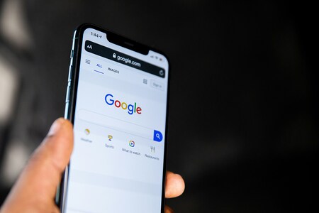 Smartphone mit Google geöffnet
