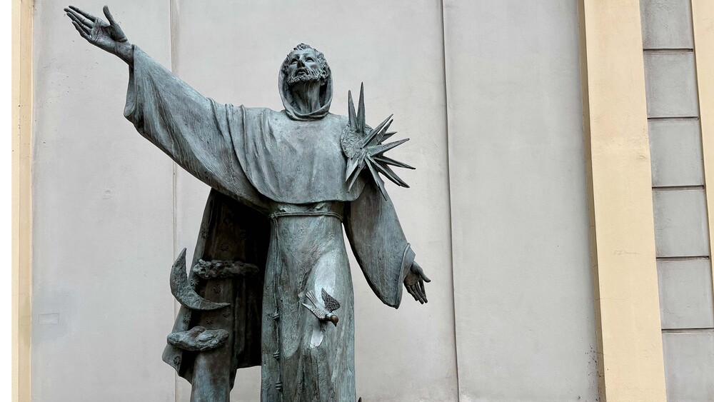 Heiliger Franz von Assisi vor der Minoritenkirche Wien / Jutta Steiner/Kathpress Heiliger Franz von Assisi vor der Minoritenkirche Wien