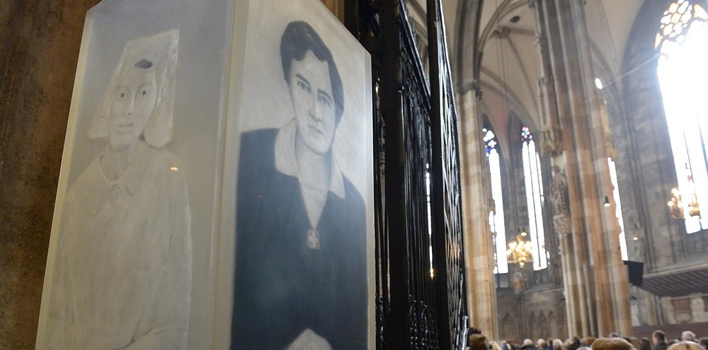 Stele der sel. Hildegard Burjan von Kurt Straznicky im Wiener Stephansdom