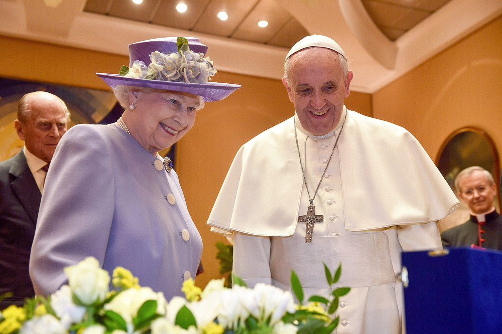 Die britische Königin Elizabeth II. und Papst Franziskus am 3. April 2014 im Vatikan.