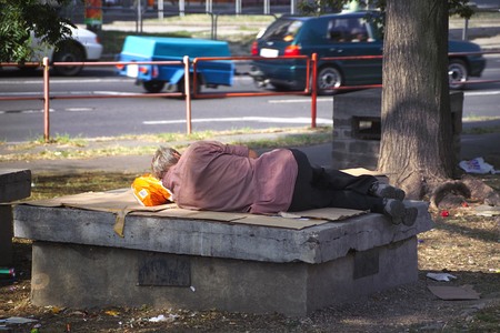 Obdachloser in Budapest, Ungarn  [ (c) www.BilderBox.com, Erwin Wodicka, A-4063 Breitbrunn, Tel. +43 676 5103 678. Verwendung nur gegen HONORAR, BELEG, URHEBERVERMERK und den AGB?s auf www.bilderbox.com ]  Armutsgrenzen verarmter bettelnder Problemen