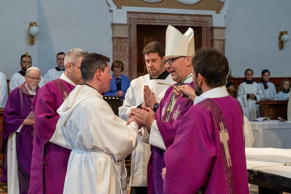 Bischof Glettler bei Diakonenweihe / Reinhold Sigl/dibk.at