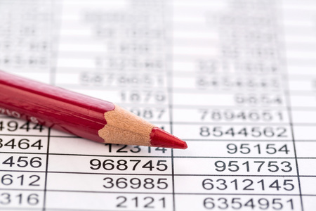 Statistik und Tabellen / Erwin Wodicka - wodicka@aon.at Eine Tabelle mit den Zahlen von Umsatz und Ausgaben. Symbolphoto f