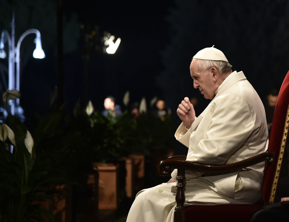 Papst Franziskus während des Kreuzweges am Karfreitag, 14. April 2017, vor dem Kolosseum in Rom.