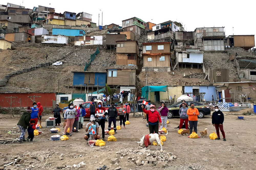 Lebensmittel-Verteilung in Limas Vorstadt Chorillos