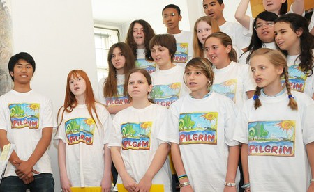 Schülerchor der Bildungsinitiative 'Pilgrim' / kathbild.at