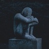 Statue in depressiver Haltung / Photo by K. Mitch Hodge on Unsplash Welttag der Suizidprävention