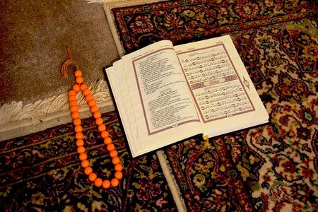 Koran und Gebetsschnur