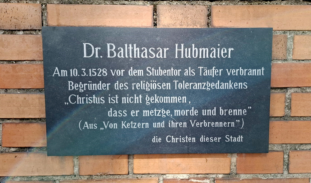 Balthasar Hubmaier Gedenktafel / Georg Pulling/Kathpress Balthasar Hubmaier Gedenktafel