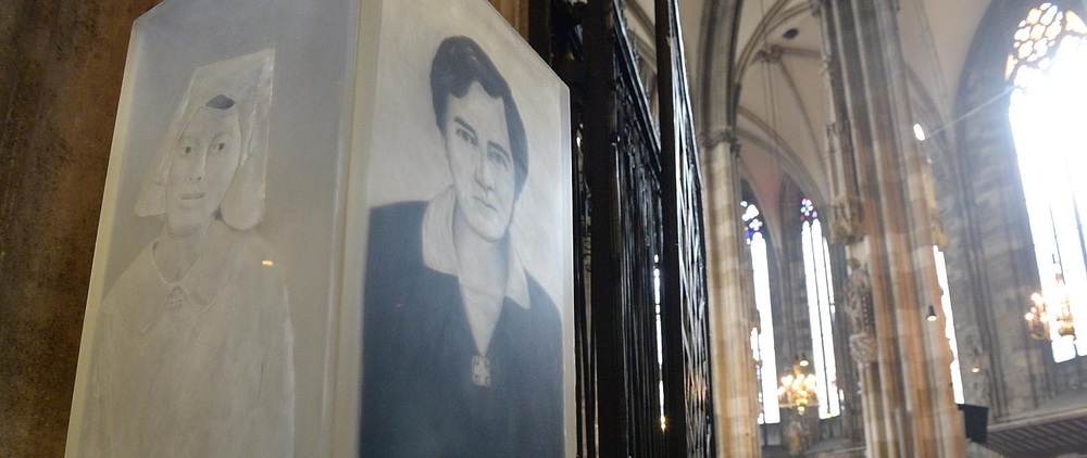 Stele der sel. Hildegard Burjan von Kurt Straznicky im Wiener Stephansdom