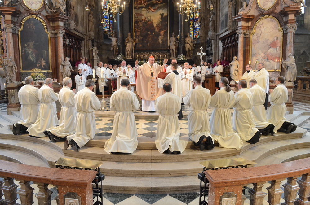 Weihegebet, Kardinal Christoph Sch?nborn, Diakonenweihe: Josef B?hm, Karl Chadim, Alois Doppler, Kurt Fellner, Peter Morawetz, Alfred Ofner, Karl Radner, Ralph Schimpl, Heinz Stadlbacher, Peter Stroissnig, Heinrich Treer