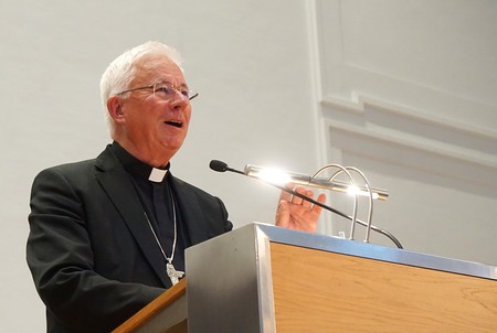 Salzburger-Erzbischof-Lackner-verteidigt-Jungfrauenweihe-im-Dom