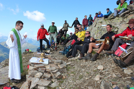 Photo: Katholisch Bergpfarrer Initiative and Austrian Dioceses Hold Mountain Masses